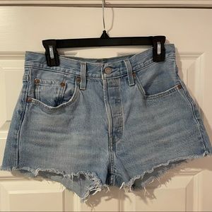 Original 501 Women’s Levi Shorts in size 27